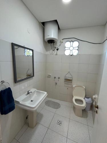 a bathroom with a sink and a toilet at Departamento Completo, 3 habitaciones. Excelente ubicación in Asunción