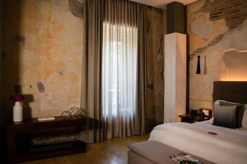 a hotel room with two beds and a window at Cartesiano Boutique & Wellness Hotel in Puebla