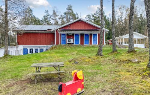 Κήπος έξω από το Amazing Home In Jälluntofta With Wifi