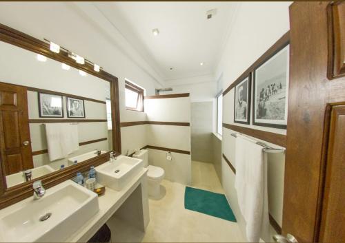 Koupelna v ubytování Sea World Boutique Hotel