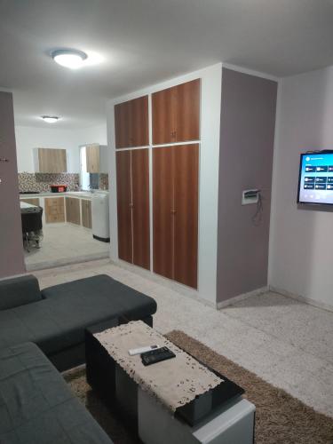a living room with a couch and a tv at Tiba soliman plage in Nabeul