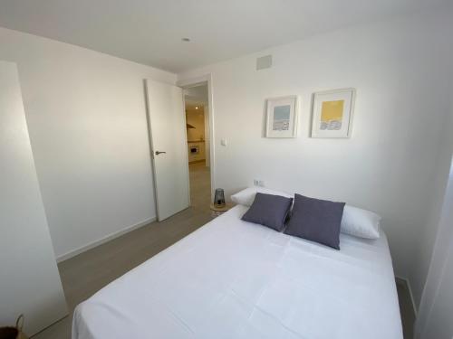 Ένα ή περισσότερα κρεβάτια σε δωμάτιο στο Apartamento Costa con encanto y vistas al mar