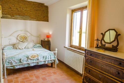 Ένα ή περισσότερα κρεβάτια σε δωμάτιο στο Il Bosco Agriturismo