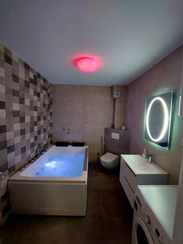 SPA 7 Apartment - Jacuzzi & Sauna – Photos 2