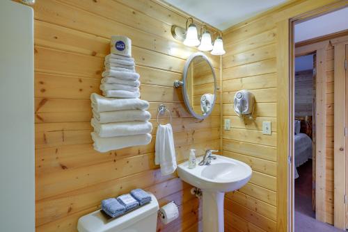 een houten badkamer met een wastafel en een toilet bij Cozy Columbia Cabin with Shared Lake Dock! in Columbia