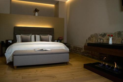 a bedroom with a large white bed in a room at Cartesiano Boutique & Wellness Hotel in Puebla
