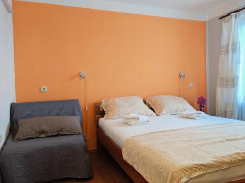 Postel nebo postele na pokoji v ubytování Apartments with parking spaces Vodice - 18428