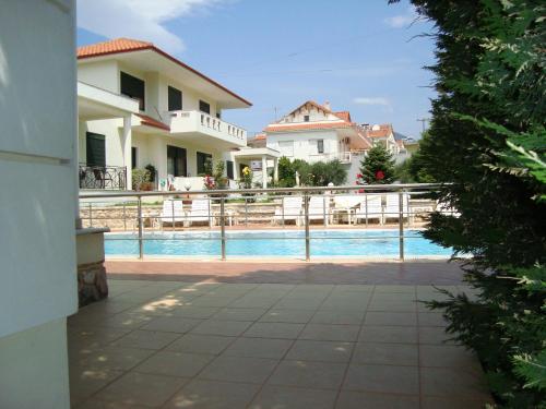 a view of a house and a swimming pool at Kourtis in Paramythia