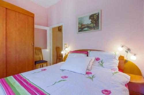 Apartments with a parking space Losinj, Losinj - 20930