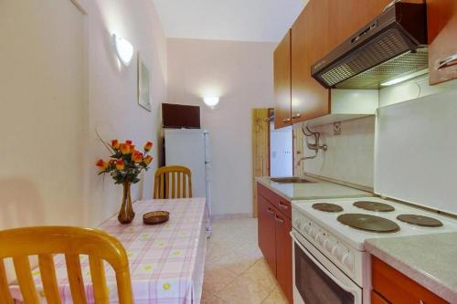 Apartments with a parking space Losinj, Losinj - 20930