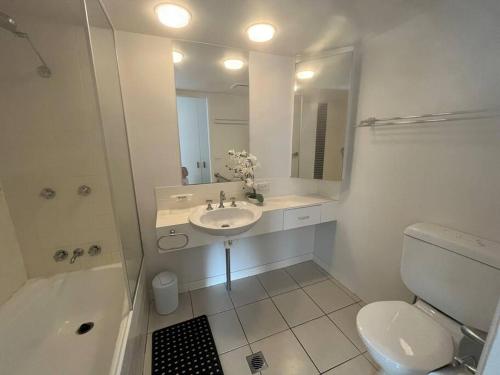 Ένα μπάνιο στο Beach side Cotton Tree Family Friendly Resort