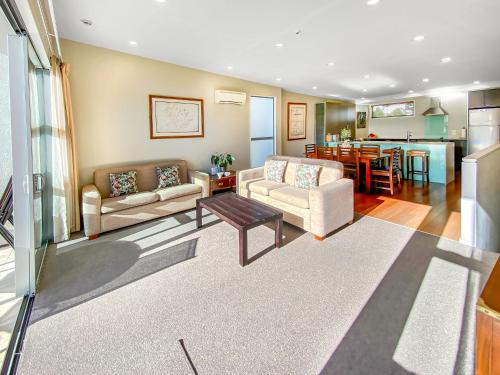 Η κουζίνα ή μικρή κουζίνα στο The Moorings Waterfront Picton