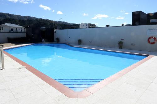 a large swimming pool on top of a building at The Moorings Waterfront Picton in Picton