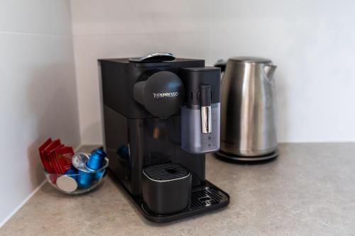 Clarrie's Greenにあるコーヒーまたはお茶