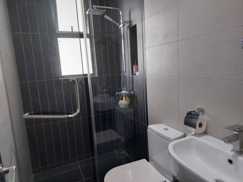 a bathroom with a shower and a toilet and a sink at SYG 6 D’Aira Suite Putrajaya 2 Bilik Tidur in Putrajaya
