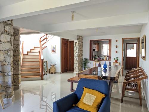 a living room with a blue couch and a table at Casa Mua in San Cristóbal de Las Casas