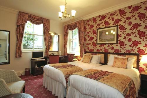 Llit o llits en una habitació de Best Western Kilima Hotel
