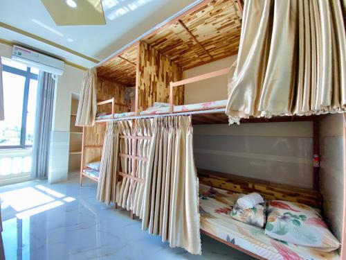 a bedroom with bunk beds in a room at T'H Homestay in Mui Ne