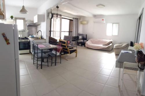 a room with a kitchen and a living room at near the sea even 14 days won't feel enough in Bat Yam