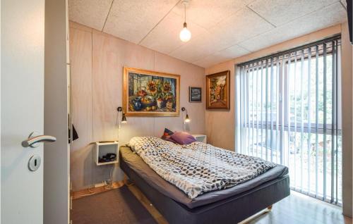 Postel nebo postele na pokoji v ubytování 3 Bedroom Beautiful Home In Frvang