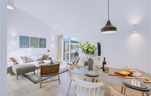 Posezení v ubytování Lovely Home In Lembruchdümmer See