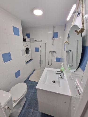 Phòng tắm tại La Maisonnette Bleue