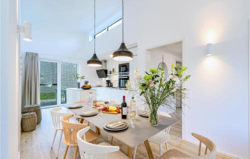 Fotografie z fotogalerie ubytování Beautiful Home In Lembruchdümmer See v destinaci Lembruch