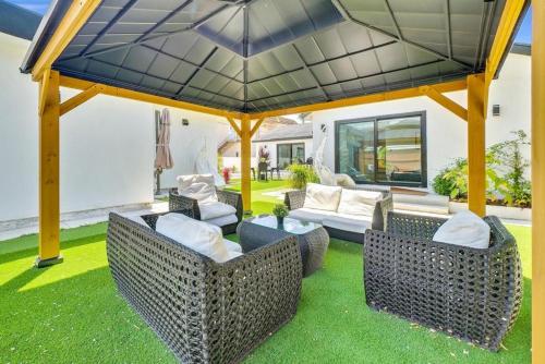 Back Modern Villa – Photos 3