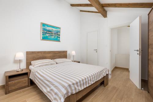 Кровать или кровати в номере Mediterranean house Markoc new renovated!