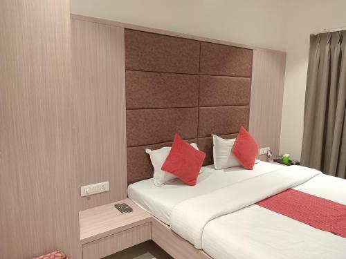Postel nebo postele na pokoji v ubytování Hotel Rajshree