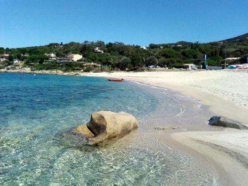 Photo de la galerie de l'établissement Maison 4 chambres , 8 personnes., à Coti-Chiavari