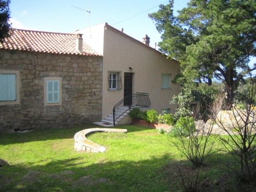 Photo de la galerie de l'établissement Maison 4 chambres , 8 personnes., à Coti-Chiavari