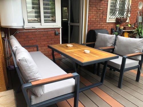 a wooden table and chairs on a patio at ANTALYA KALEİÇİ TARİHİ LOKASYON BAHÇELİ ÖZEL MÜSTAKİL ev in Antalya
