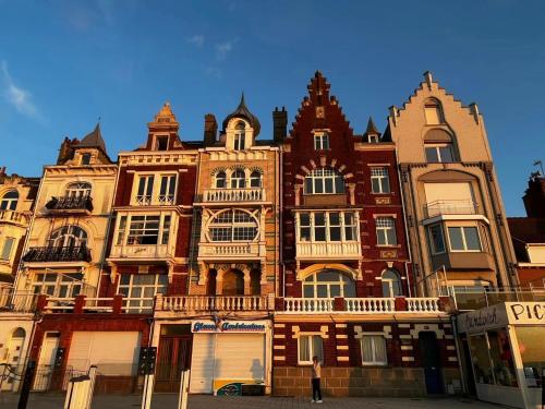 Tòa nhà nơi nhà nghỉ dưỡng tọa lạc