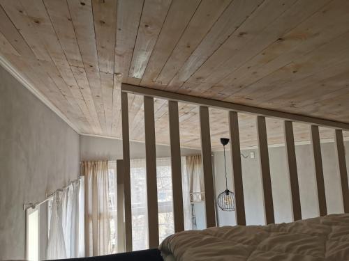 Postel nebo postele na pokoji v ubytování Lilla stugan