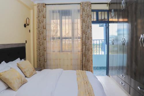 Кровать или кровати в номере Ragia Homes - 3 Bedroom House