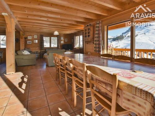 Gallery image of Magnifique chalet indépendant, 12-14 pers, 6 chambres, grande pièce de vie ! - FR-1-391-30 in Le Grand-Bornand