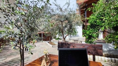 Imagen de la galería de Elvish Garden Boutique B&B, en Berat
