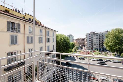 Central Milan Apartments, Duomo and Navigli, Bright with Balcony - Biancospino Apartments