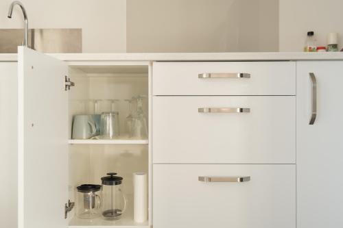 Η κουζίνα ή μικρή κουζίνα στο Entire Unit - 18 Rodman - newly furnished