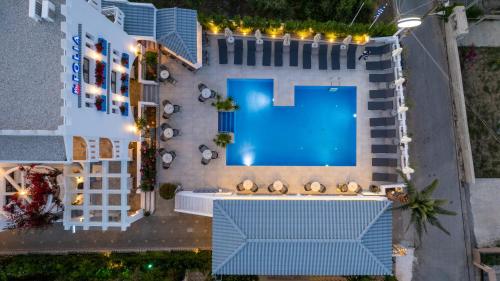 Kolam renang di atau dekat dengan Folia Apartments Chania