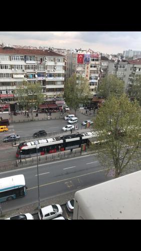 a view of a city street with buses and cars at شقق للايجار السياحي والسنوي in Istanbul
