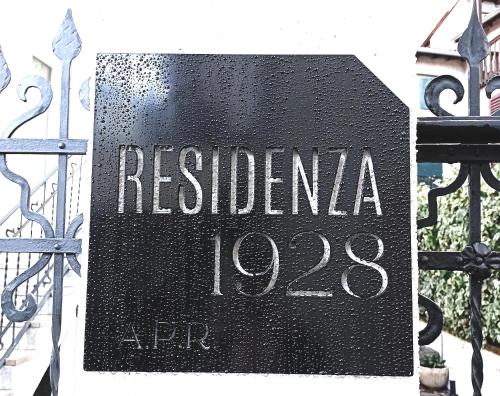 a sign on a gate that readsrespectoria at appartamenti Residenza 1928 in Tremosine Sul Garda
