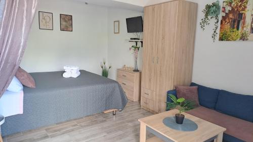 Televízia a/alebo spoločenská miestnosť v ubytovaní Apartmani Mirko Rovinj
