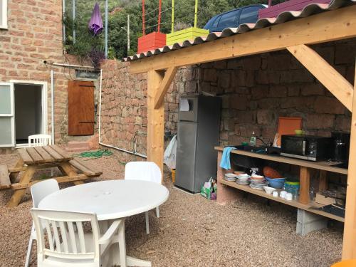 Patio nebo venkovní prostory v ubytování Hôtel Colombo- Porto Corse