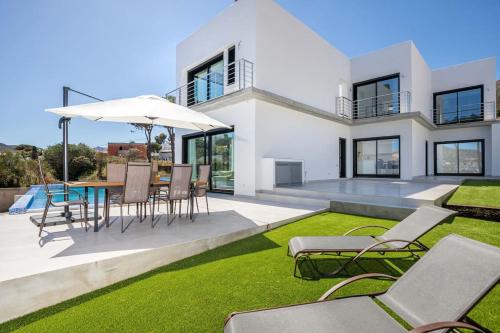 Bazén v ubytování Sea views in Cap de Creus - Free WIFI - LUMEN HOUSE nebo v jeho okolí