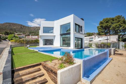 Bazén v ubytování Sea views in Cap de Creus - Free WIFI - LUMEN HOUSE nebo v jeho okolí