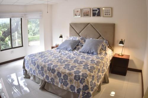 a bedroom with a large bed and a window at Oasis Urbano in Santa Cruz de la Sierra