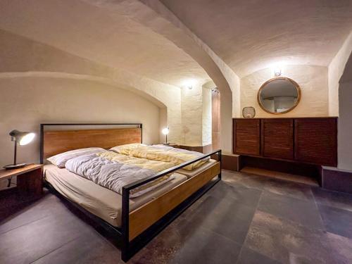 Tempat tidur dalam kamar di Atelier Dresden Neustadt