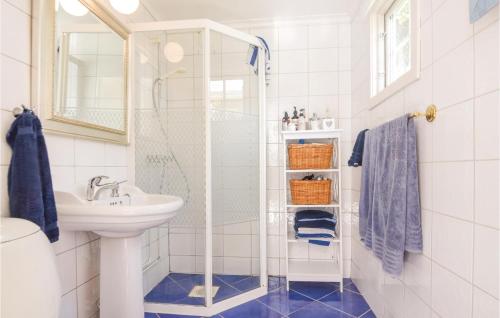 a bathroom with a sink and a shower at Nice Home In Bovallstrand With 3 Bedrooms And Wifi in Bovallstrand